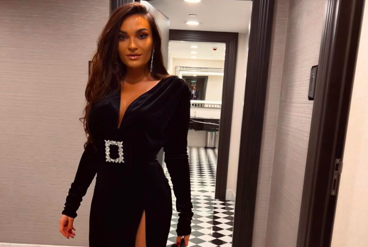 „UVEK SI IMAO U MOM SRCU POSEBNO MESTO…“ Poznata pevačica slomljena zbog smrti Dragana Markovića Palme: Možda me tamo negde čuješ… (FOTO)