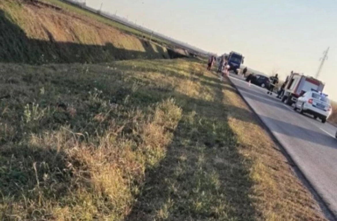 TEŠKA NESREĆA NA PUTU KOVAČICA-CREPAJA: Sumnja se da ima stradalih!