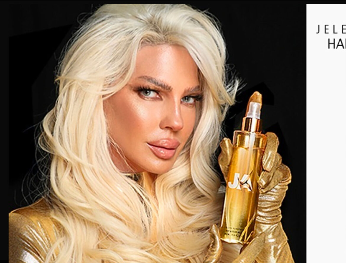 Jelena Karleuša stigla na zvanično lansiranje svog parfema! Haljina kao venčanica, na glavi ima poseban detalj