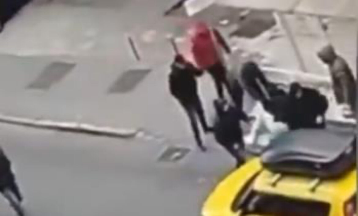 SNIMAK SUKOBA NAVIJAČA ZVEZDE I ŠTUTGARTA: Pogledajte prebijanje pristalice nemačkog kluba (VIDEO)