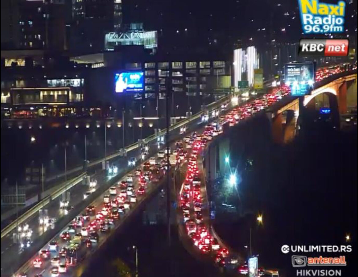 KOLAPS NA ULICAMA PRESTONICE! Vozila mile na auto-putu, vožnje traju SATIMA: Zakrčeni sledeći delovi grada, a evo koje ulice izbegavati!