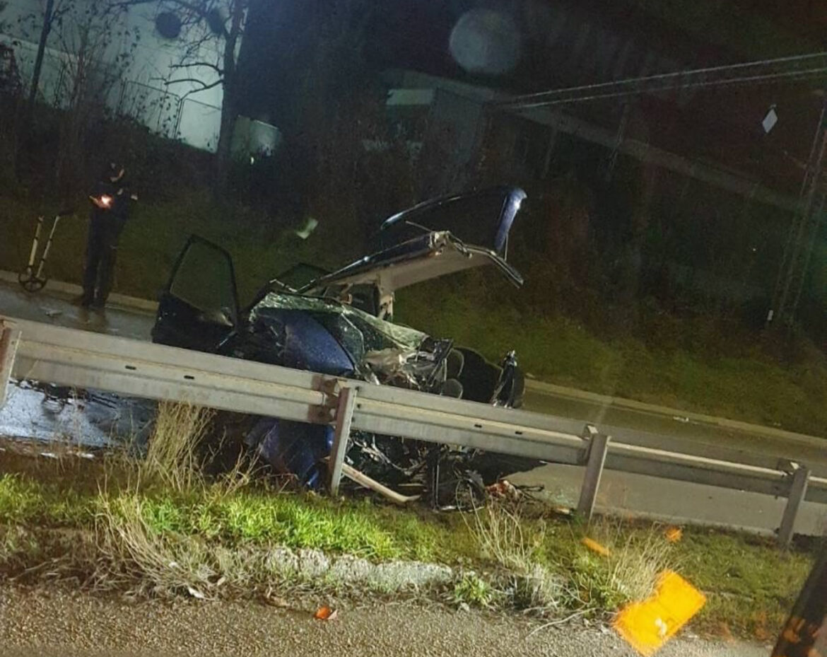 AUTOMOBIL SMRSKAN DO NEPREPOZNATLJIVOSTI! Težak udes na ulasku u Užice: Saobraćaj otežan (FOTO)