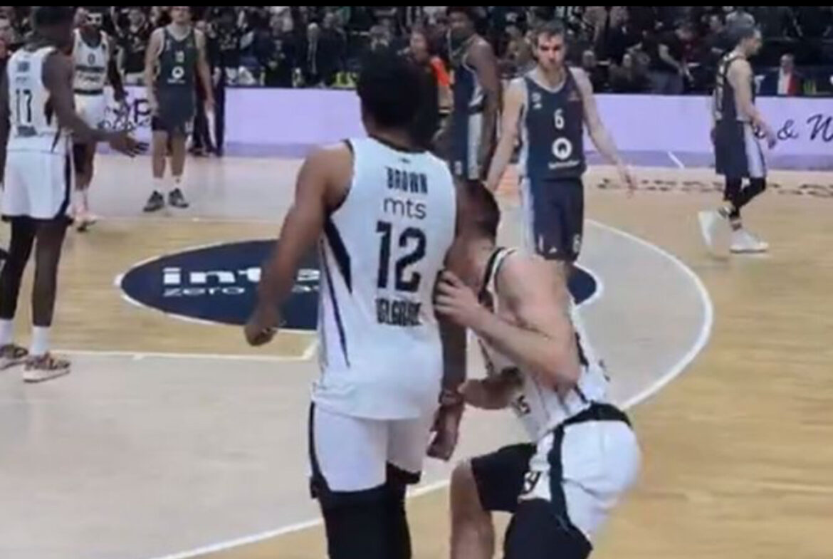 Ovaj detalj sa meča Partizan – Alba će vas oduševiti: Do sad neviđena reakcija Marinkovića ka Sterlingu Braunu