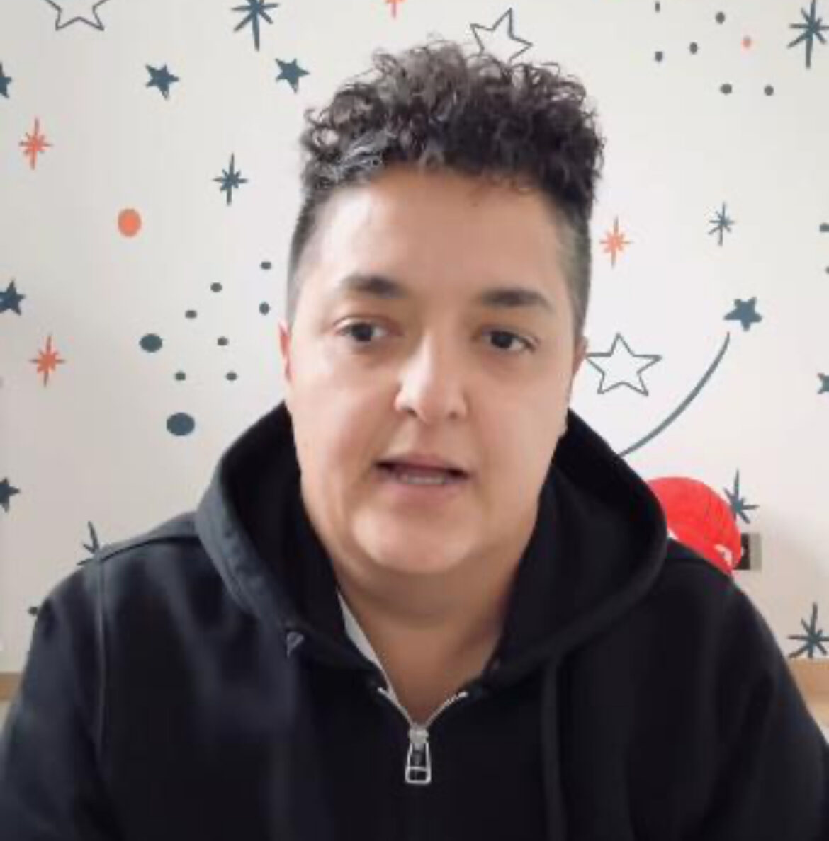 ZAVIRITE U SOBU SINA MARIJE ŠERIFOVIĆ: Oslikani zidovi, velika raketa, a tu je i omiljeni automobil, pravi mali raj (FOTO)