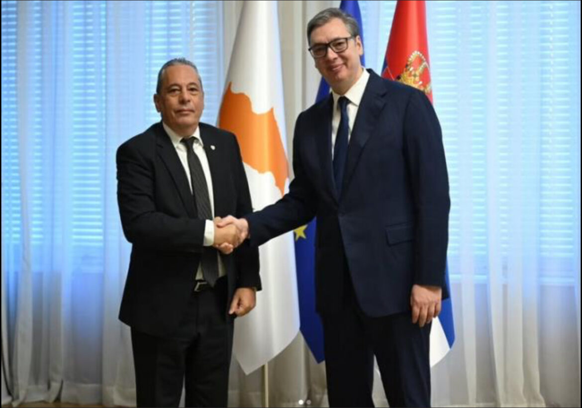 „ODLIČAN I SADRŽAJAN RAZGOVOR S MINISTROM ODBRANE KIPRA“ Predsednik Vučić o susretu i temama razgovora sa Vasilisom Palmasom
