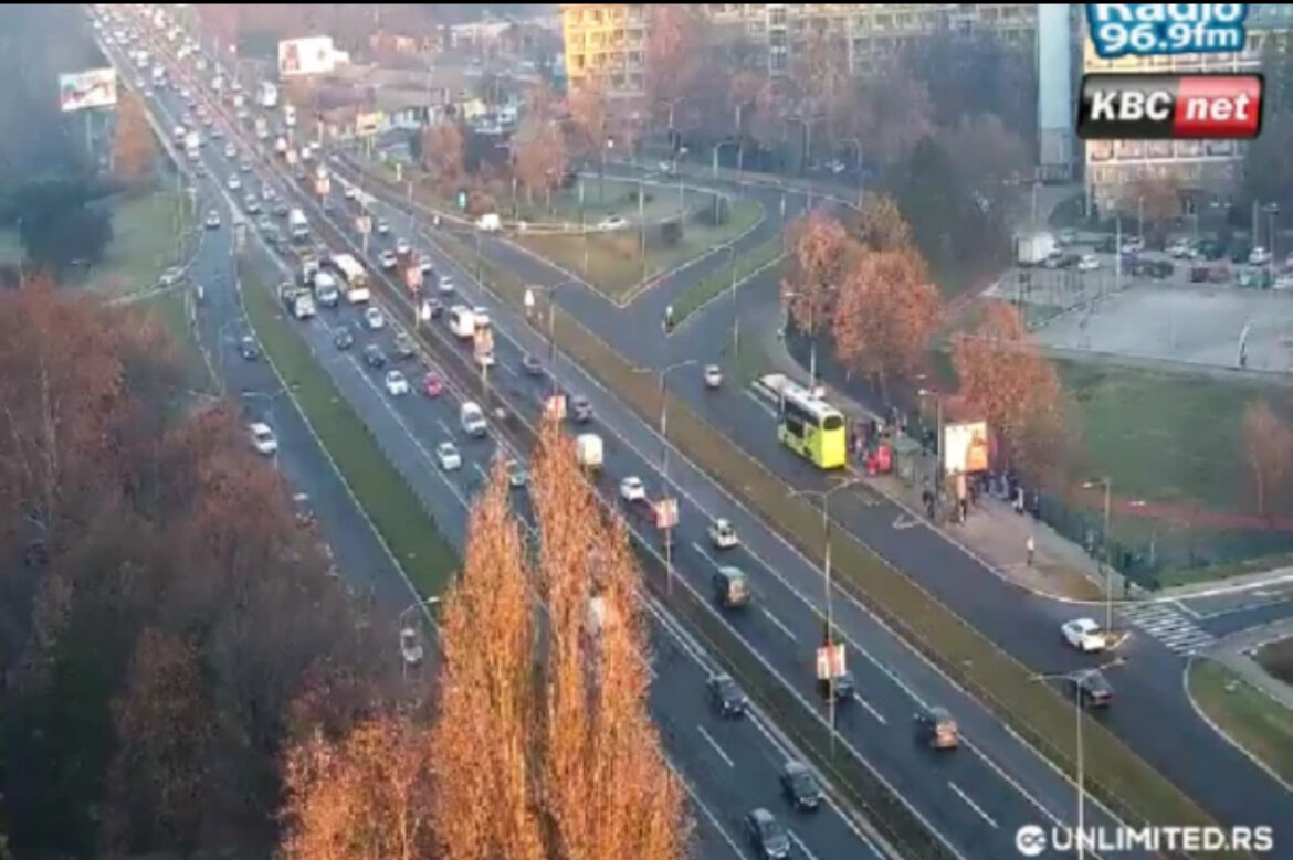 NEKI MOSTOVI KRCATI, NEKI POTPUNO PRAZNI! Evo kakvo je stanje u Beogradu od jutros – GUŽVE NA NAJPROMETNIJIM SAOBRAĆAJNICAMA! (FOTO)
