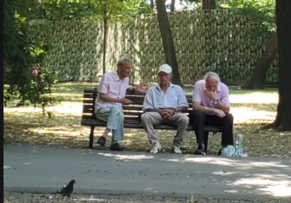 OSIM UVEĆANJA, PENZIONERIMA STIŽE I DODATAK NA PENZIJU! Isplaćivaće se mesečno, a EVO ko ima pravo na njega!