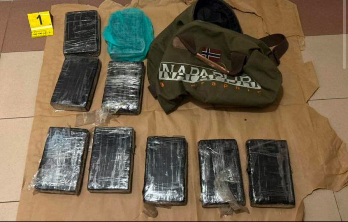 TRGOVCI KOKAINOM IZ BEOGRADA ZAĆUTALI U TUŽILAŠTVU! Nađeno im skoro 15 kg droge, evo gde su krili pakete (Foto)