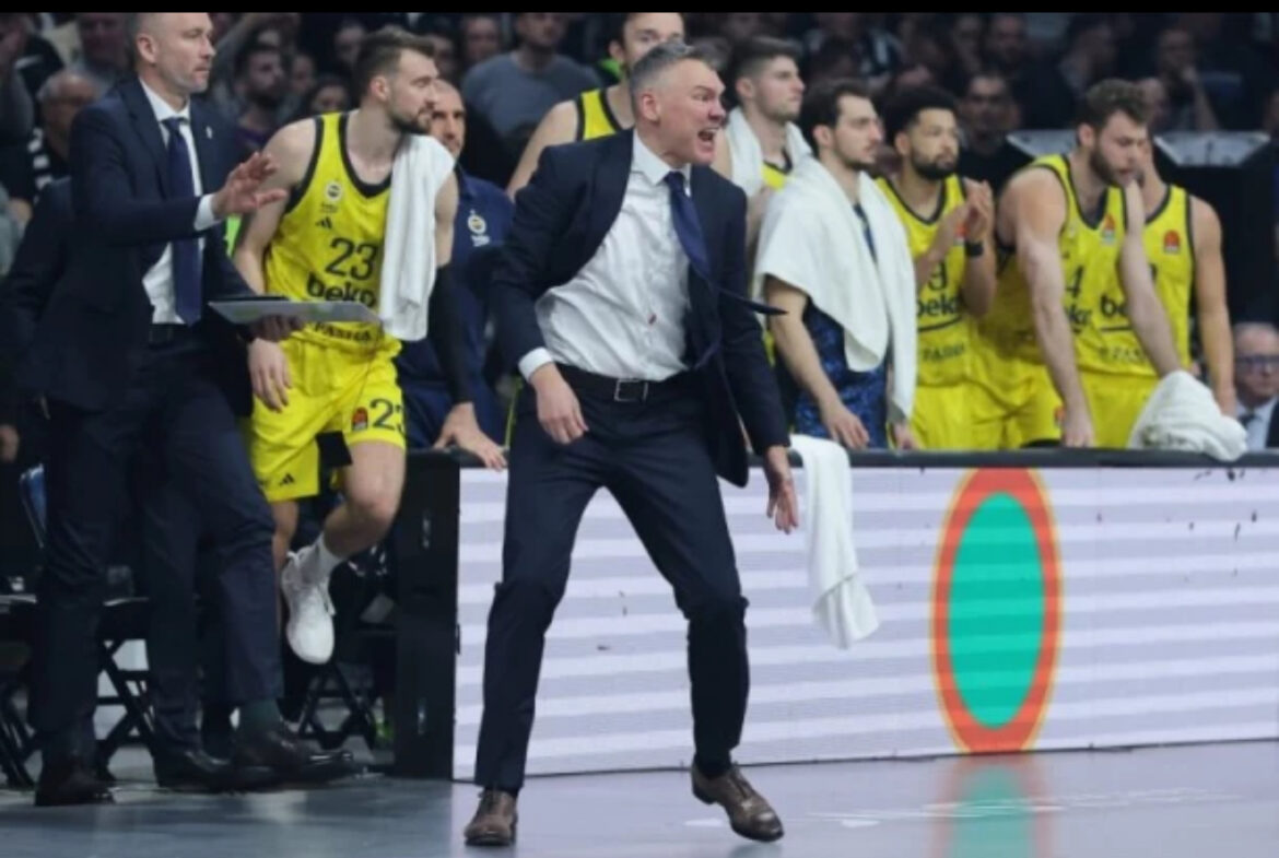 ISKLJUČENJE U ARENI, TRENER MORA U SVLAČIONICU! Poludeo zbog sudijske odluke