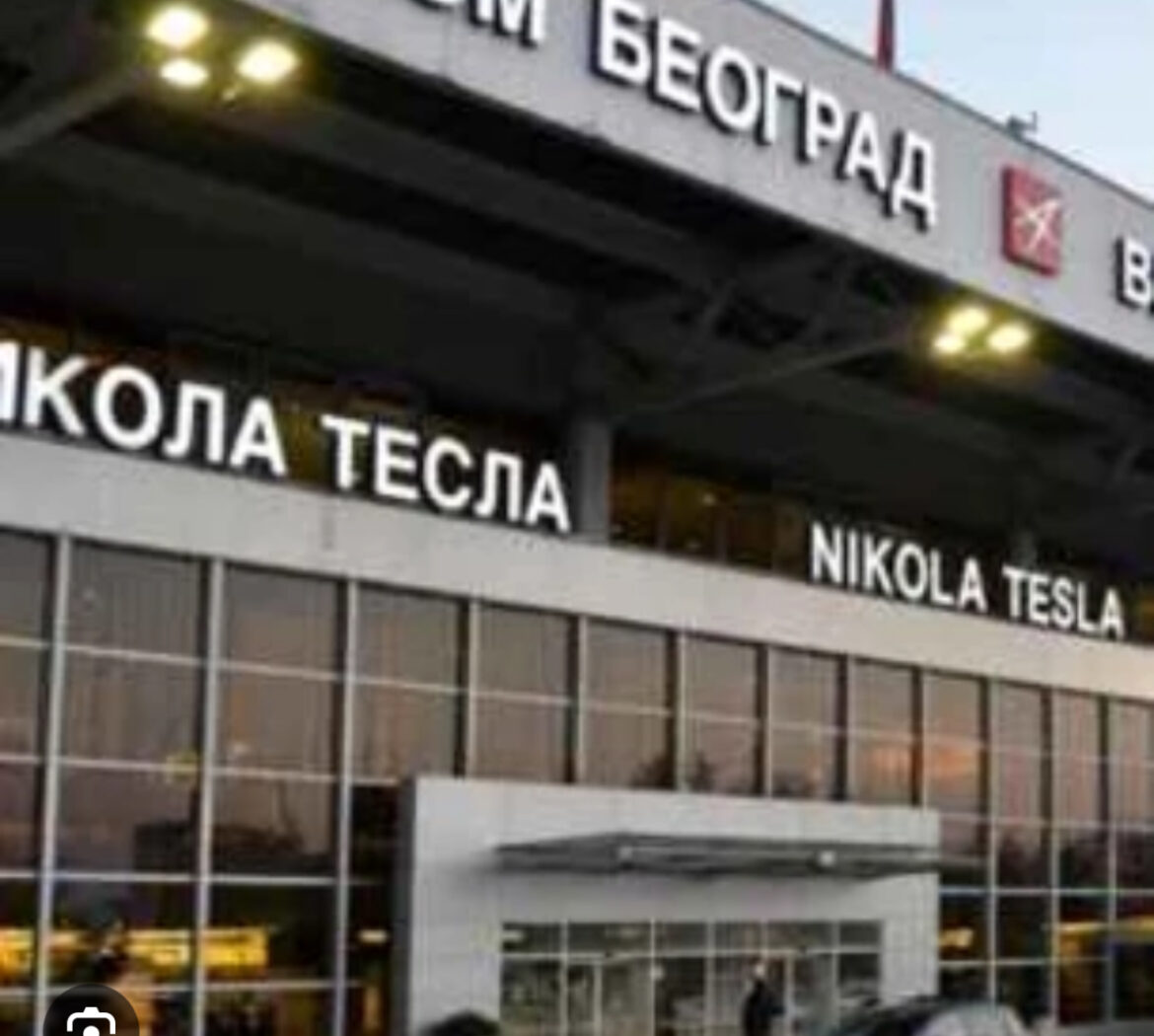 „OZBILJNO SHVATAMO SITUACIJU, MOŽE PRIVREMENO UTICATI NA RED LETENJA“ Oglasio se aerodrom „Nikola Tesla“ nakon incidenta: Muškarac se vozikao po pisti