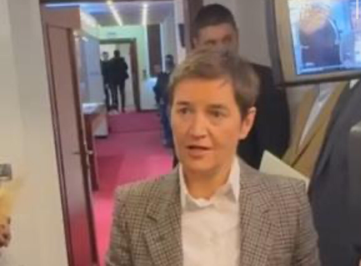 DA LI ĆETE MI SE IZVINITI ZA OBJAVLJENU LAŽ DA SAM PRETILA STUDENTIMA? Brnabić odgovorila Novoj S: Vaš medij je sramota i stoji iza pokušaja obojene revolucije