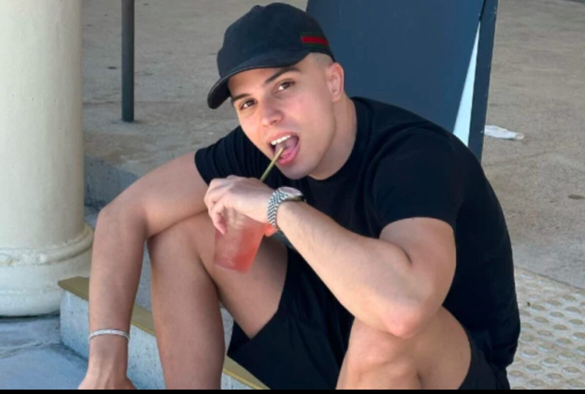 „MIHAJLO, OŽENI ME“ Skinuo se Vojaž, devojke ODLEPILE za njegovim telom (FOTO)
