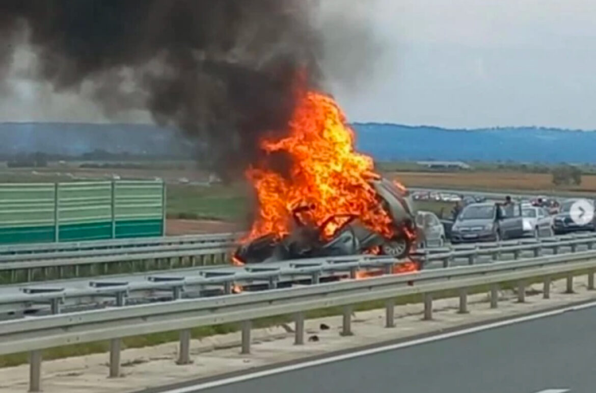 POŽAR NA AUTOPUTU KOD PARAĆINA! Policija na licu mesta! (VIDEO)