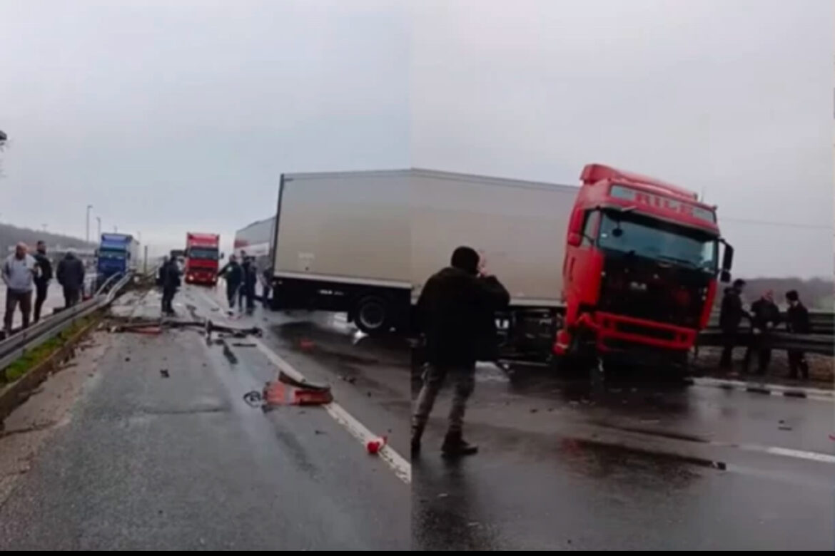 STRAVIČNA NESREĆA NA AUTO-PUTU KOD SMEDEREVA! Probijene bankine, delovi vozila rasuti svuda po putu! (VIDEO)
