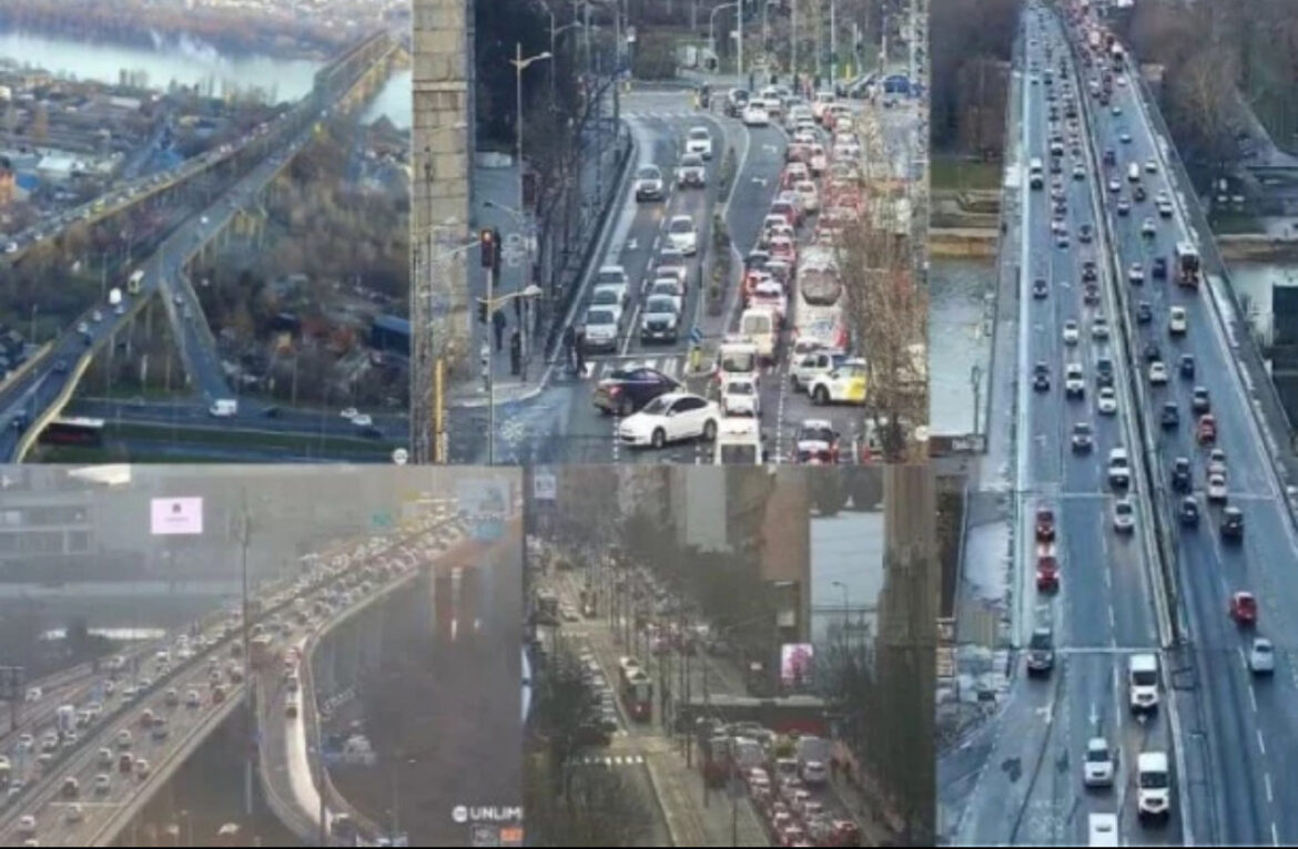 CENTAR GRADA ZAOBILAZITE U ŠIROKOM LUKU! Paklene gužve u Takovskoj, Bulevaru kralja Aleksandra i Kneza Miloša (FOTO)