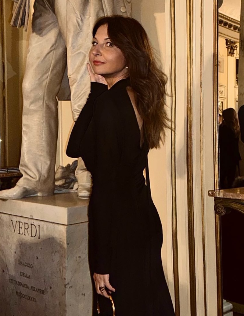 (FOTO) NAŠA VODITELJKA SLAVI BOŽIĆ U DUBAIJU Lomi se česnica, a tu su i sarme: Sve zabeleženo