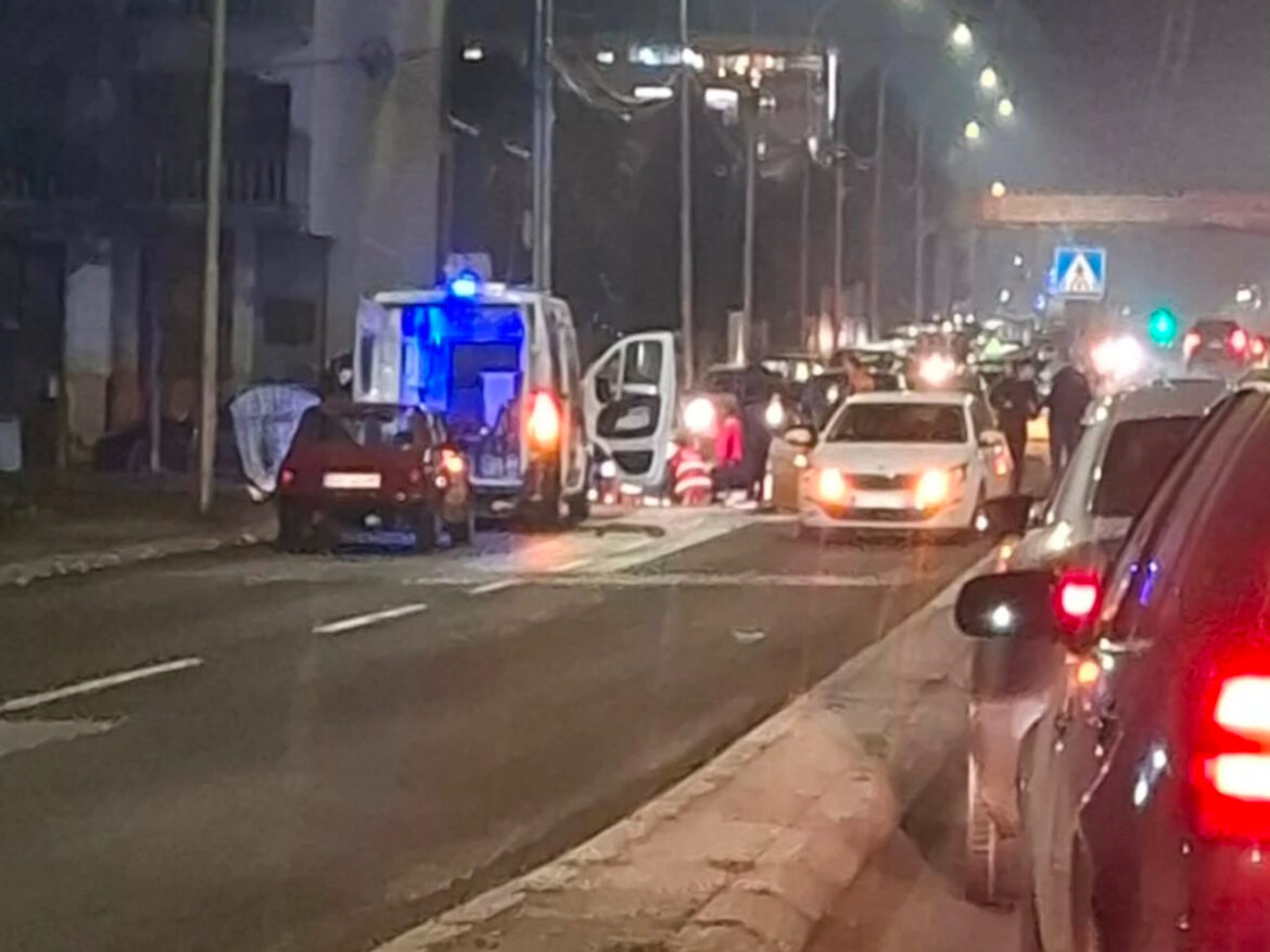 ŽENU OBORIO AUTOMOBIL DOK JE PRELAZILA ULICU: Nesreća u Kragujevcu, saobraćaj privremeno usporen u ovom delu grada (FOTO)