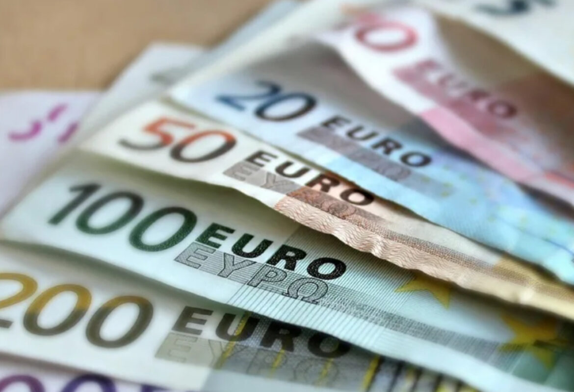 NARODNA BANKA SRBIJE SAOPŠTILA: Zvanični srednji kurs danas je 117,4 dinara za jedan evro