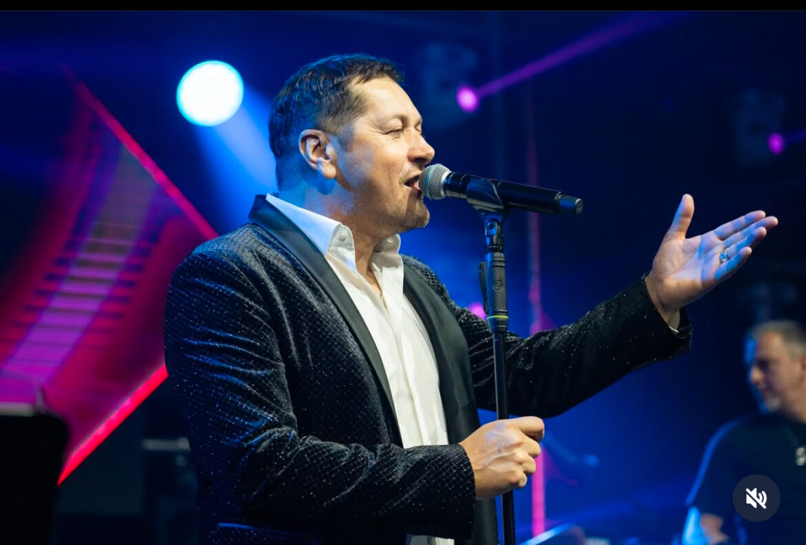 PEJOVIĆ ZAVRŠIO U SUZAMA NAKON SAZNANJA DA JE PRIJA TRUDNA! Pevač otkrio šta mu je mali Aki Živojinović rekao!