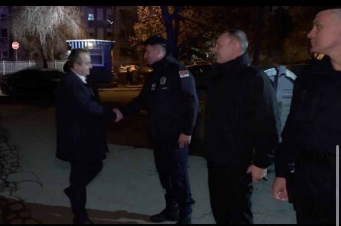 Dačić posetio policajce koji su radili tokom srpske Nove godine