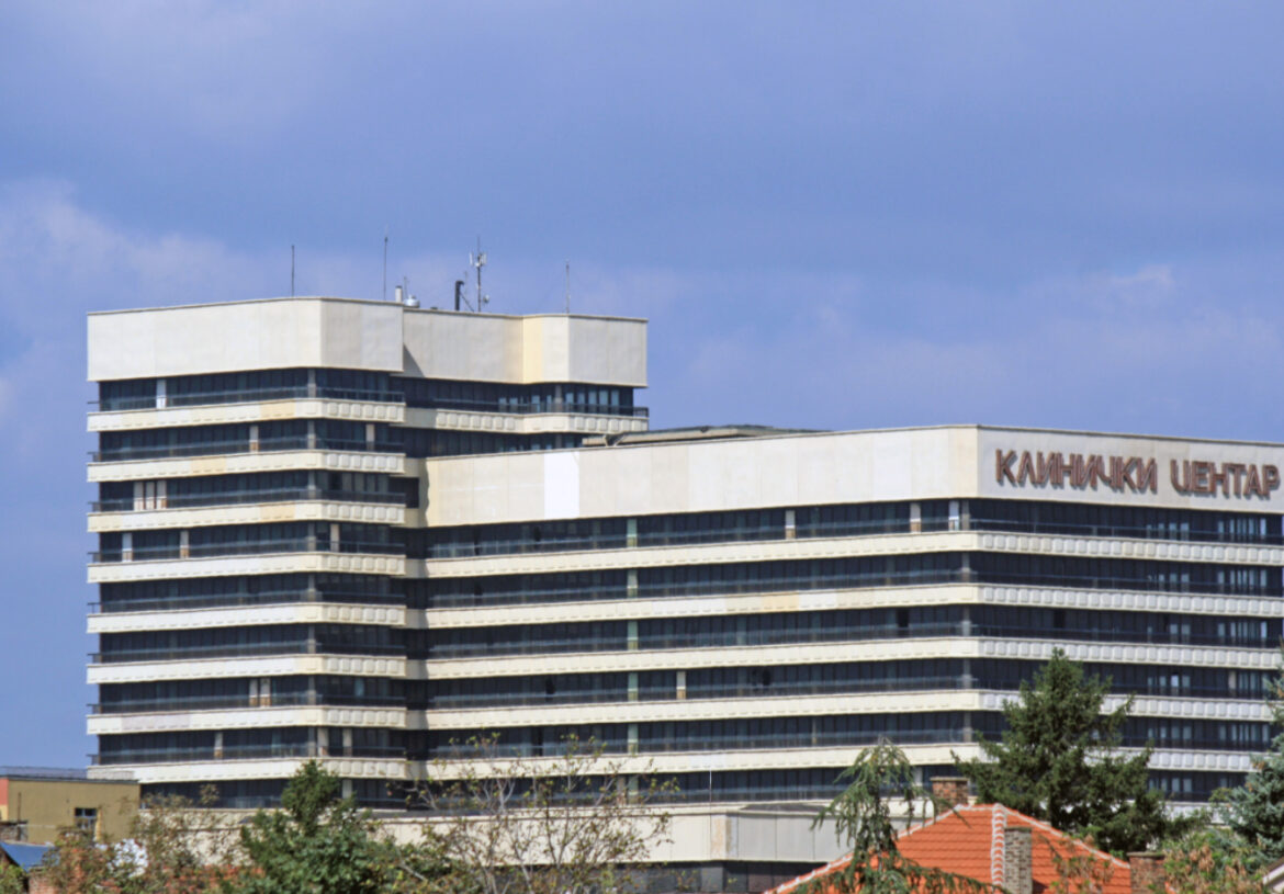 SAZNAJEMO! Uvedena zabrana poseta pacijentima na svim klinikama UKC Srbije!