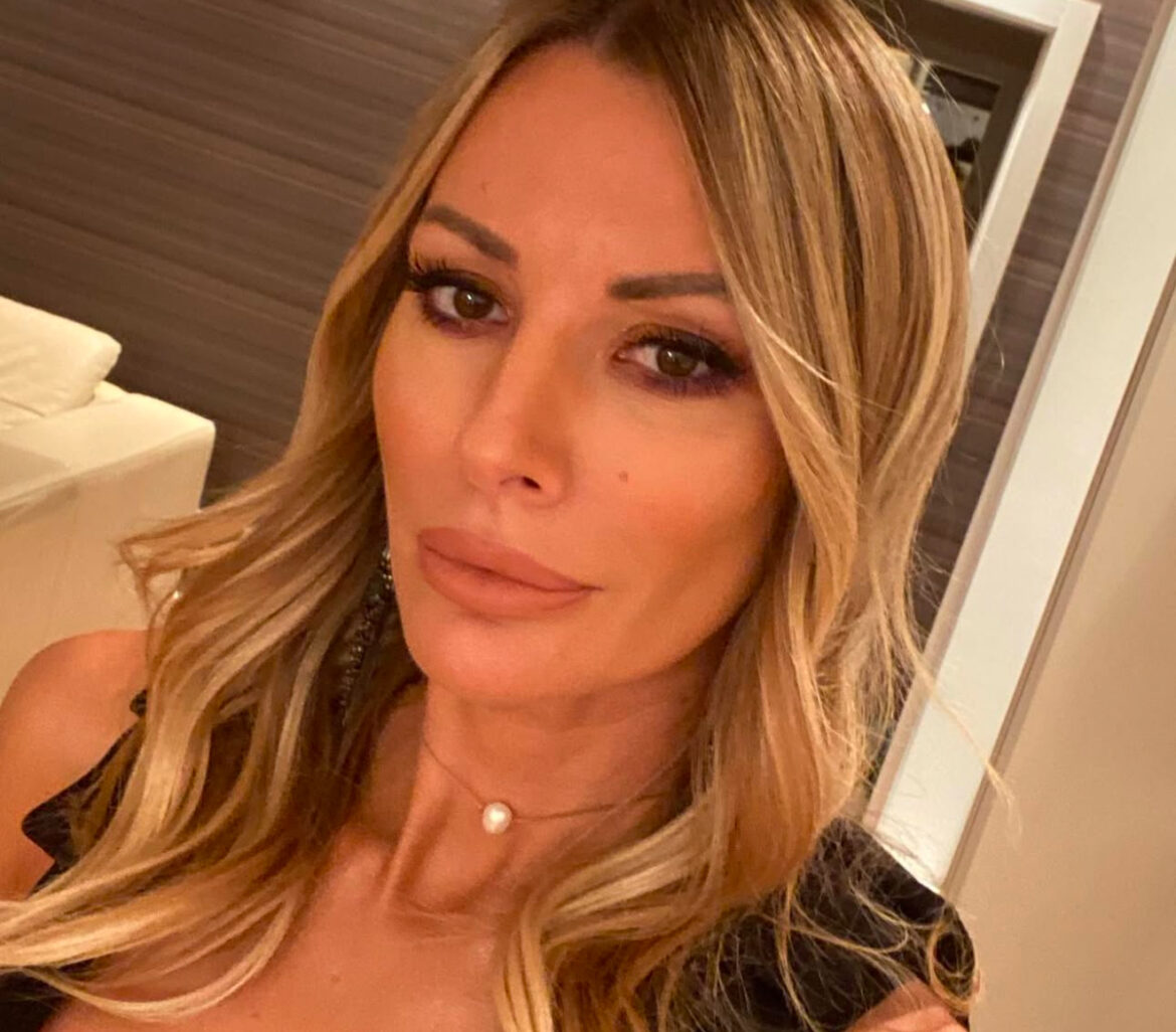 Bivša žena Kalinića nategla rakiju iz flaše! Sandra pobegla iz Beograda, pokazala kako uživa nakon razvoda