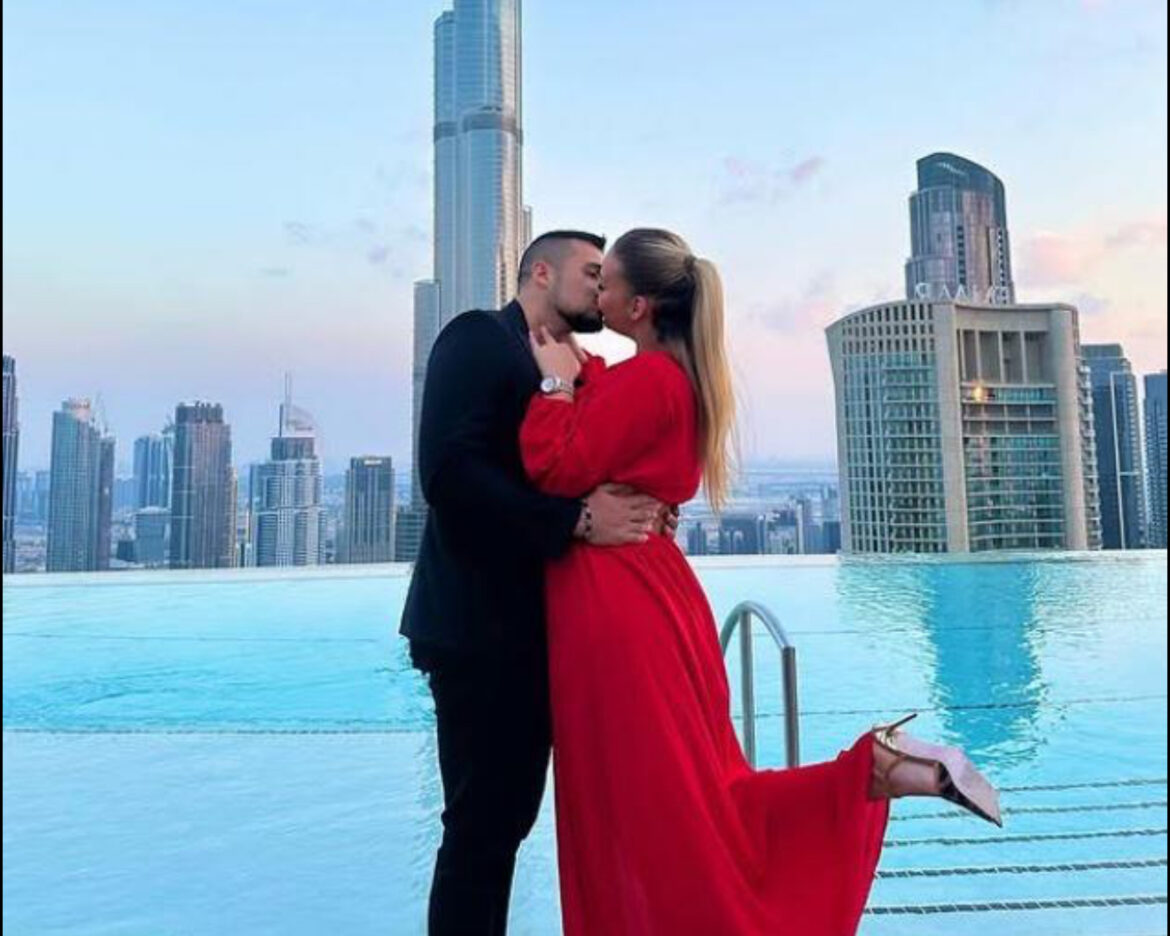 TELO JOJ JE ZA MEDELJU! Snajka Dragane Mirković uživa u Dubaiju s pevačicom i njenim sinom: Njene slike u kupaćem raspametile sve (FOTO)