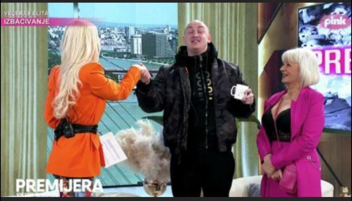 NAGLI PREKID EMISIJE NA PINKU! Desingerica uleteo u studio kao furija, pevačica ostala zavezeknuta (FOTO)