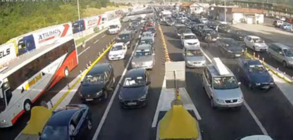 PRODUŽENI VIKEND I VREMENSKE PRILIKE STVORIĆE PROBLEME VOZAČIMA! AMSS upozorio posebno na ovu pojavu