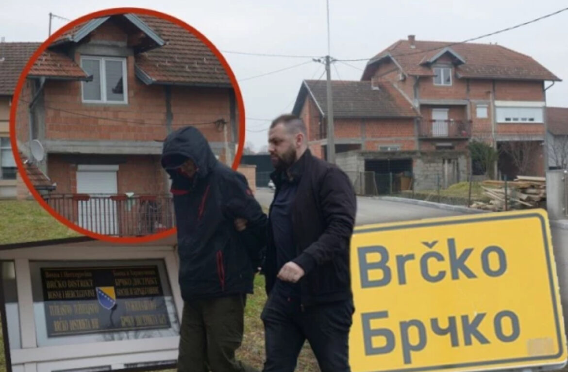 EKSKLUZIVNO! OVO JE SUDSKI POLICAJAC OSUMNJIČEN ZA HOROR U BRČKOM! Izveden s lisicama na rukama, KRIO SE ISPOD KAPULJAČE! (FOTO)