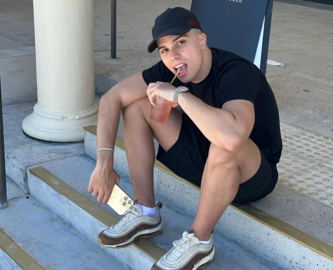 VOJAŽ OBJAVIO FOTOGRAFIJU UČESNICE PZE! Reper je javno podržao, jasno je za koga će naijati u finalu! (FOTO)