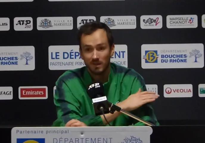 BRUTALNE REČI DANILA MEDVEDEVA! Posle šokantnog poraza od Srbina pitali Rusa o suspenziji Sinera, njegov odgovor se prepričava