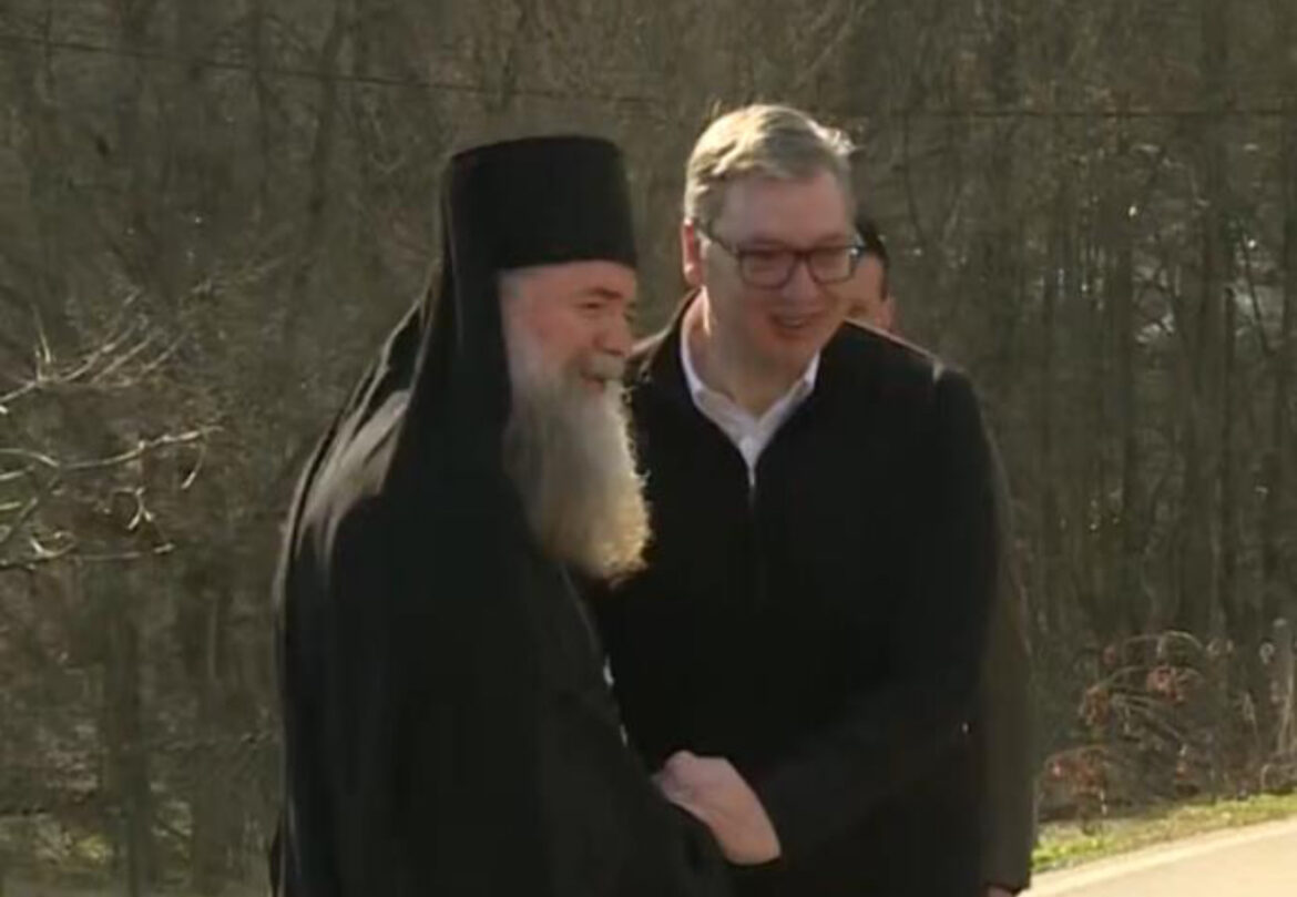 UŽIVO PREDSEDNIK VUČIĆ I DANAS SA NARODOM Stigao u manastir Pinosava: Kao i svi manastiri i on je sidro za naš narod i stecište ljudi