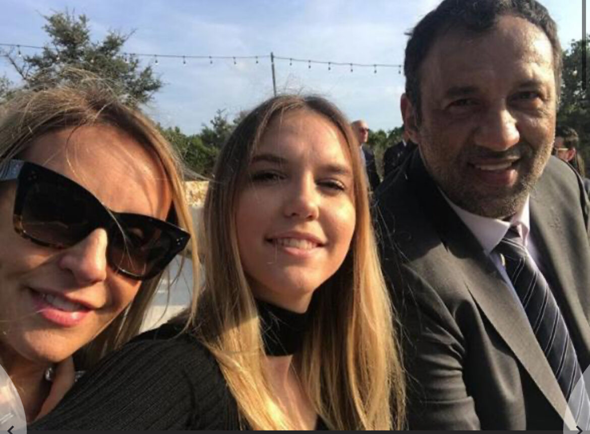 ĆERKA VLADA DIVCA JE VEĆ 4 GODINE U VEZI SA NJIM! Samo jednom pričala o njemu, evo o kome je reč: Živimo zajedno, sve delim sa njim