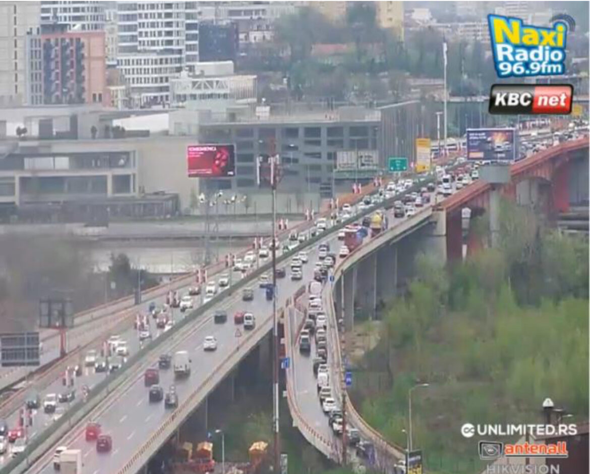 GUŽVE NA MOSTOVIMA! Kiša otežava saobraćaj u Beogradu (foto)