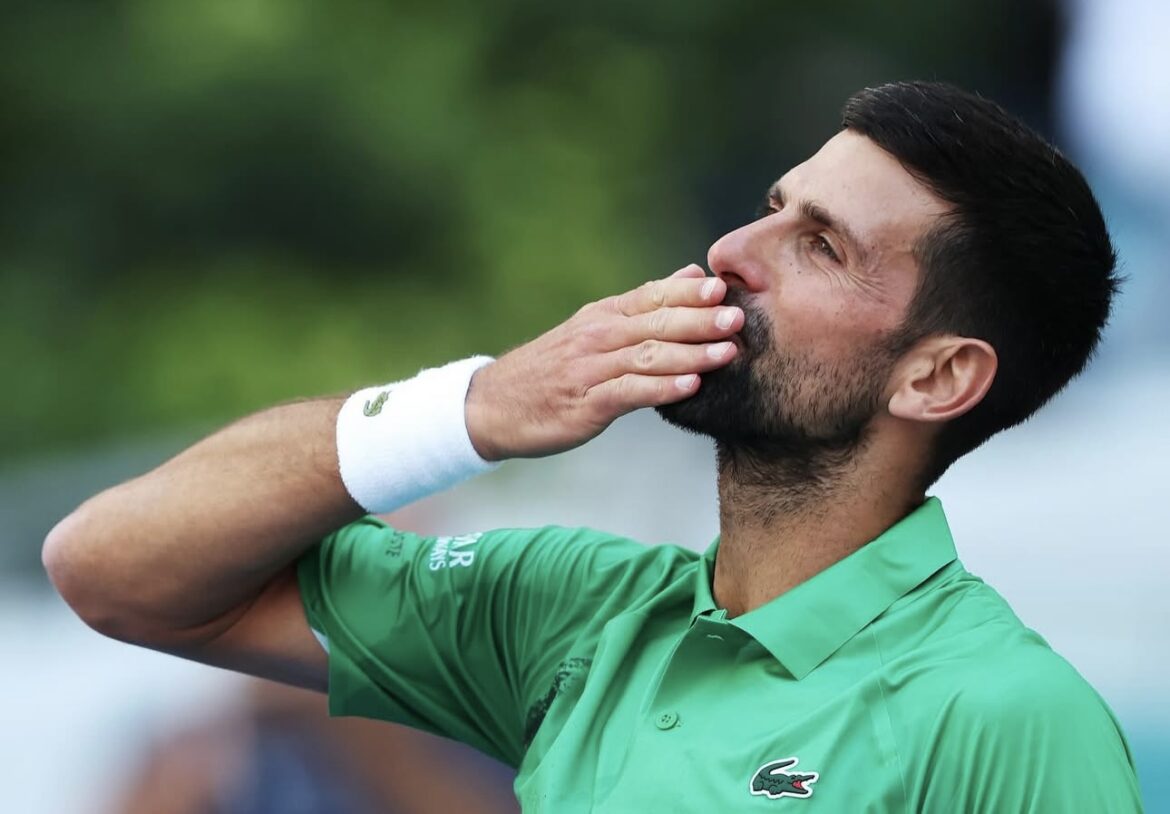 ĐOKOVIĆU DRHTALE NOGE DOK JE STAJAO PORED AMERIKANKE: Pogledali su se u oči, a onda se Novak povukao i počeo da se smeje
