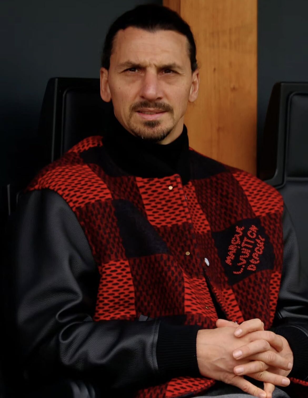 ZLATAN IBRAHIMOVIĆ OZBILJNO BOLESTAN: Prikovan je za krevet! Iz kuće nije izašao 3 nedelje!