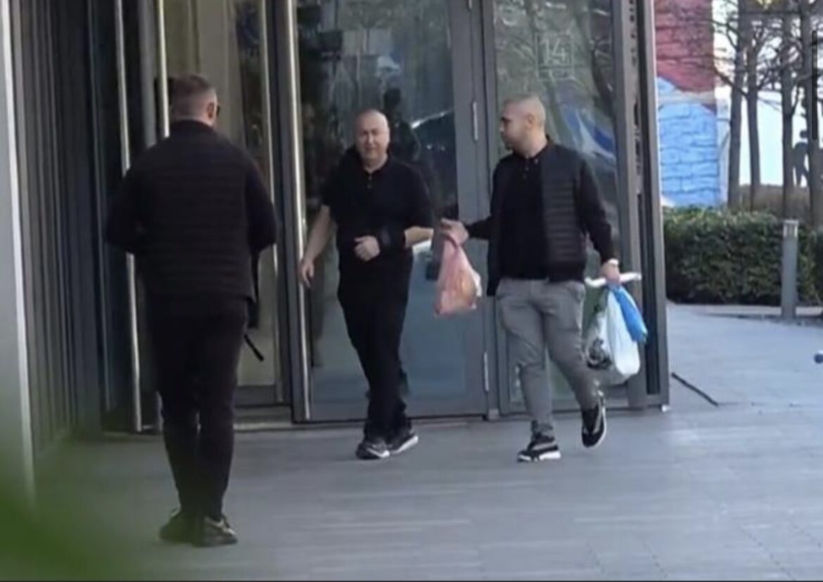 ĐANI POKAZAO OŽILJKE NA RUCI POSLE OPERACIJE: Folker i dalje na oporavku nakon nezgode na skijanju u Italiji