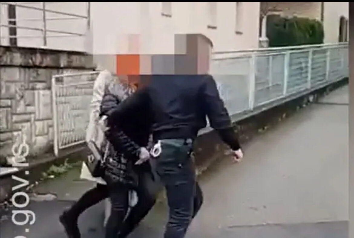 Uhapšen Novosađanin osumnjičen da je ukrao pazar: Radnici pretio replikom pištolja