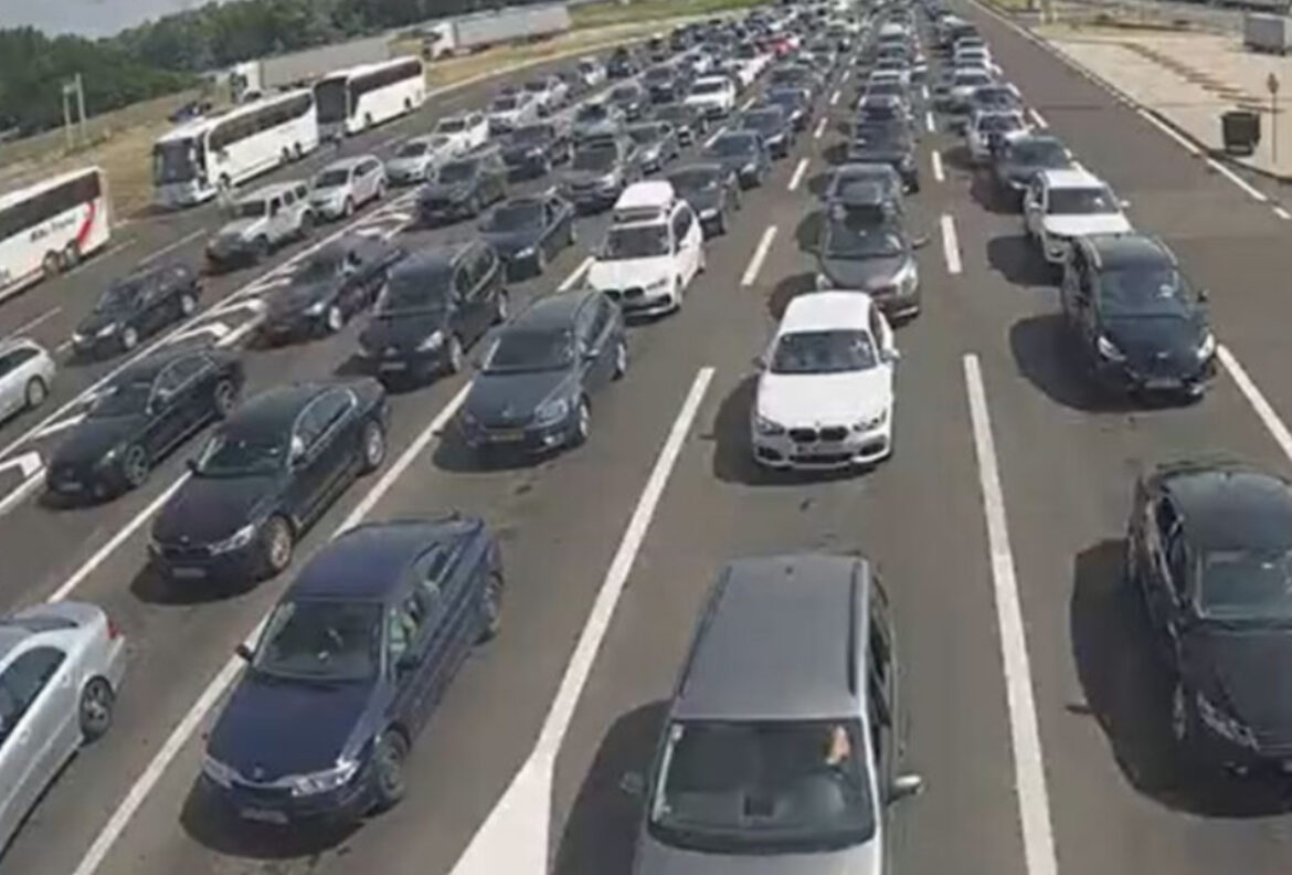 Slabiji intenzitet saobraćaja, na graničnim prelazima bez zadržavanja