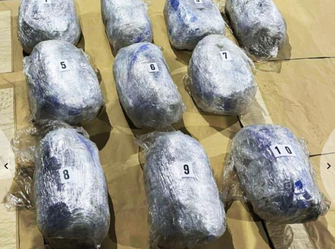 ZAPLENJENO PREKO 20 KG DROGE! Policija u šoku posle pregleda vozila, pogledajte gde je diler iz Novog Pazara držao nedozvoljene supstance (foto)