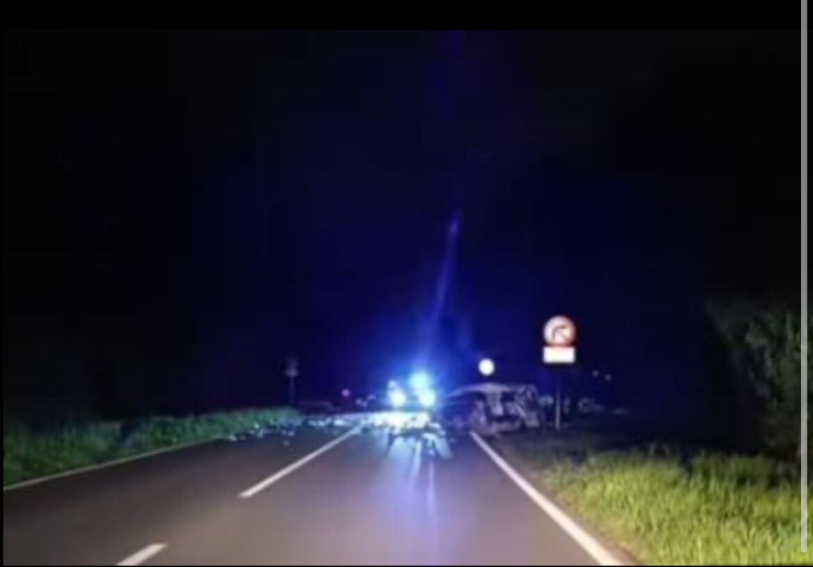 TEŠKA NESREĆA NA PUTU IZMEĐU KAČAREVA I PANČEVA: Poginuo muškarac, od automobila ostao samo zgužvan lim