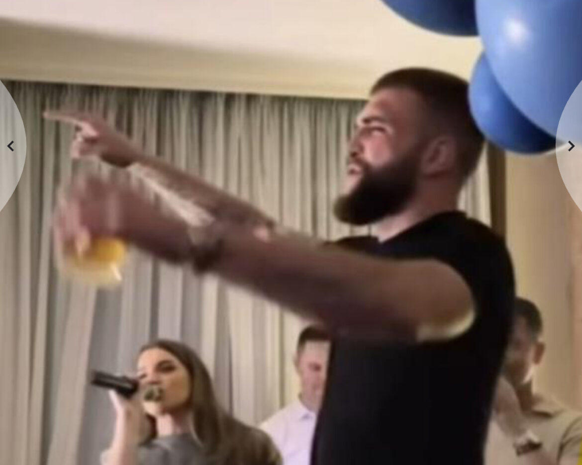 VELJKO RAŽNATOVIĆ NAZDRAVLJA, PIJE VISKI, A MUZIKA GA OPKOLILKA! Veselje u vili na Dedinju, povod je predivan, a evo o ko je pevao Ceci na uvce! (FOTO)