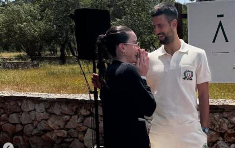 NOVAK ĐOKOVIĆ FLERTOVAO ZA ZANOSNOM TURSKOM GLUMICOM, PAO I POLJUBAC!&hellip;