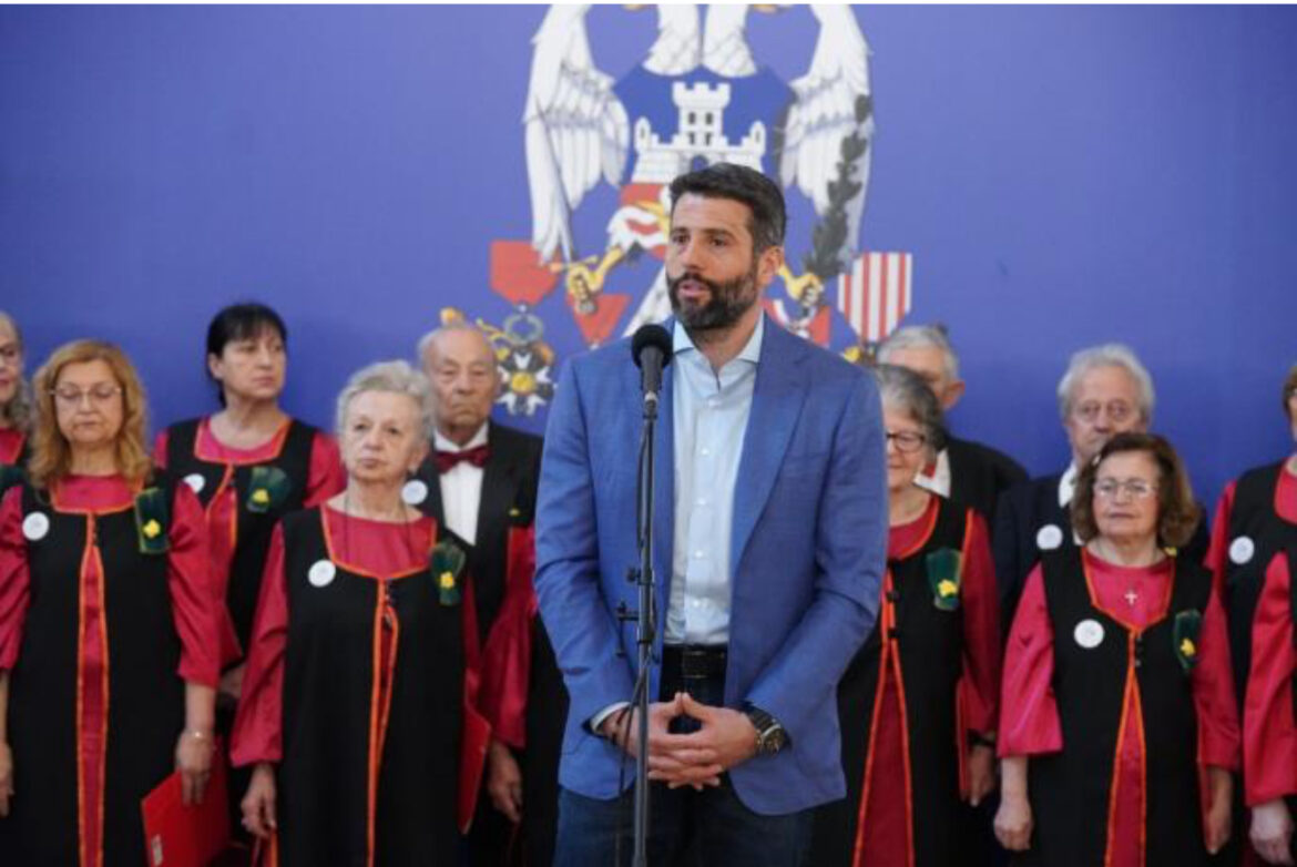 GRADONAČELNIK BEOGRADA OTVORIO FESTIVAL STVARALAŠTVA STARIJIH „ZLATNO DOBA“ Šapić: Ljudi „trećeg doba“ svojom energijom i entuzijazmom vraćaju veru u život