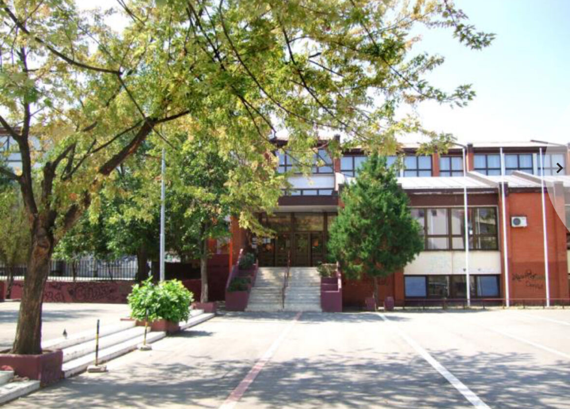 Užas u školi u Mirijevu! Devojčica donela nož i pretila vršnjacima, prislonila ga na stomak đaku?! Roditelji zabrinuti, deca preplašena, to nije sve…