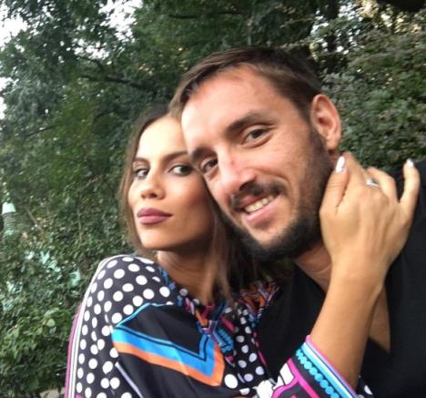 ŽENA VIKTORA TROICKOG U IZAZOVNOJ HALJINI! Crna čipka preko butine,&hellip;