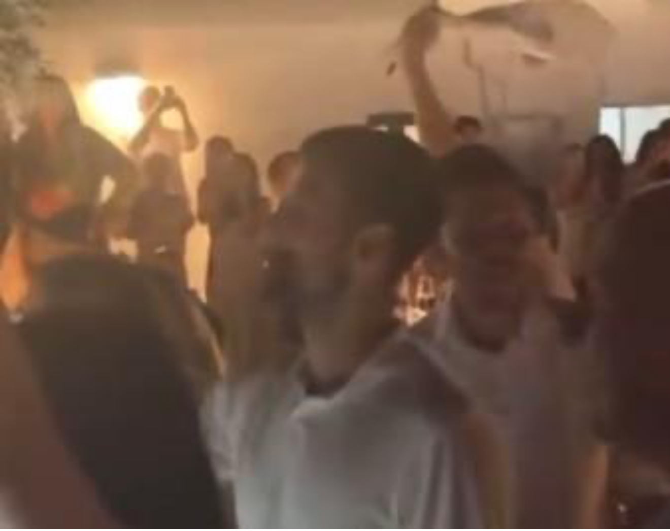 ĐOKOVIĆ U PROVODU NA NAJLUĐOJ ŽURCI U GRČKOJ! Luduje u&hellip;