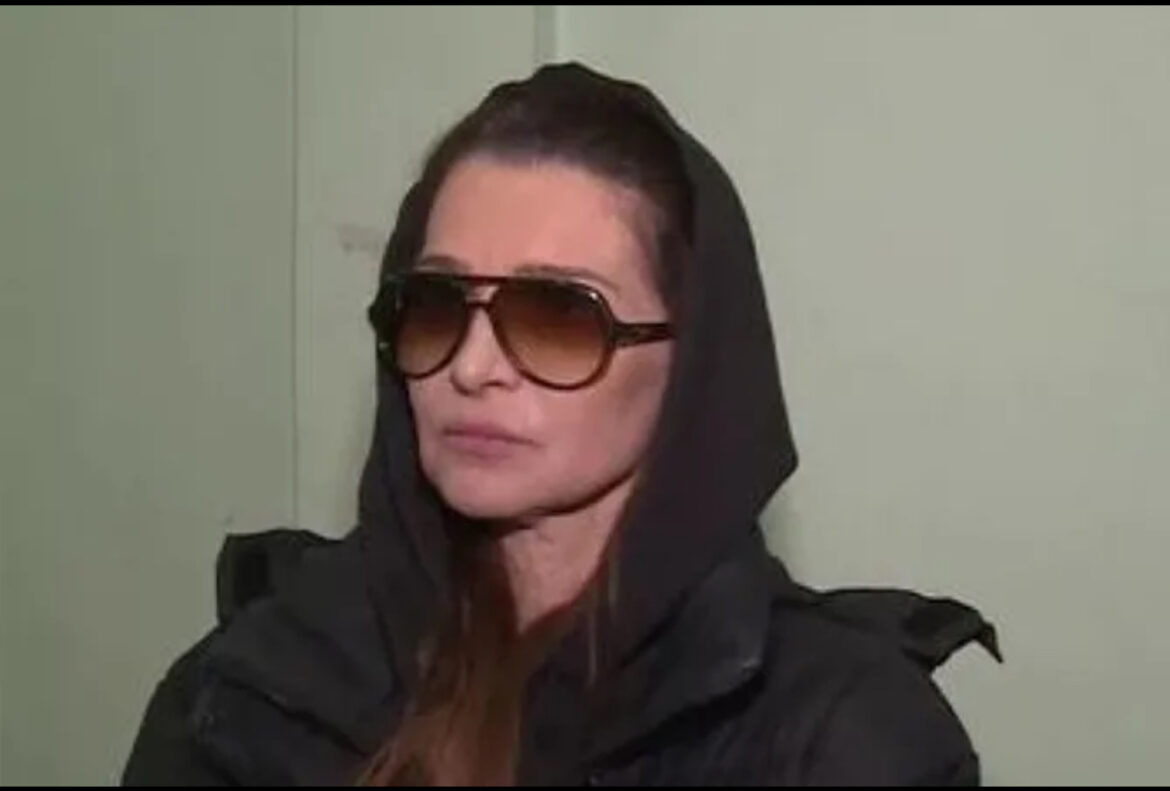 „Na sahrani mi je rekao da se sklonim da me ne ubije“ Naša pevačica kroz suze o bratu: Uhvatio me je za ruku..