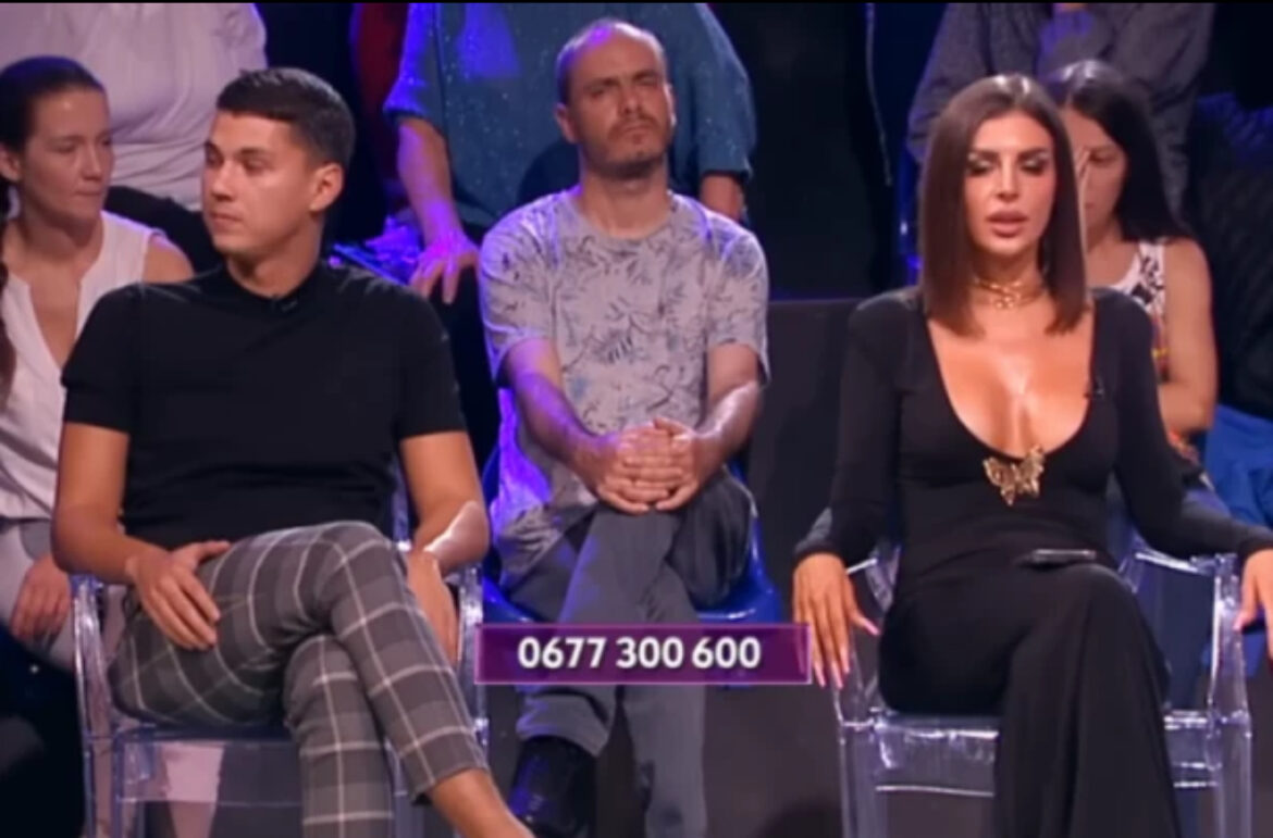 ENA UZELA PEJIN TELEFON! Saznalo se šta je radio u Budvi, odmah nastao HAOS! (VIDEO)